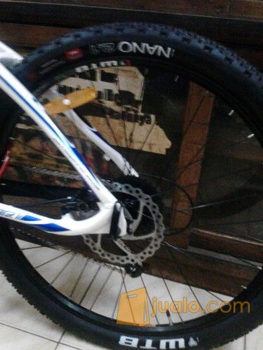 Sepeda gunung MTB merk Wim cycle Thrill Agent TR 1.0 warna putih biru