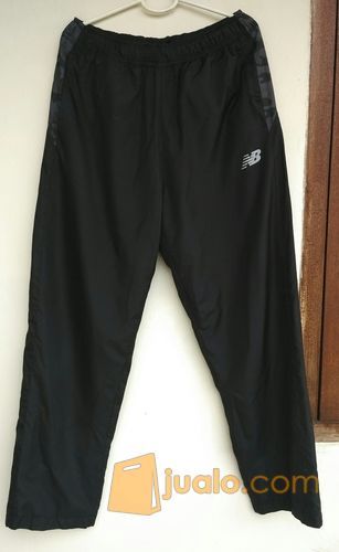 Celana Training merk New Balance original size L. lingkar pinggang 74 (dalam keadaan karet tidak melar). kondisi 95%. warna hitam masih seperti baru.