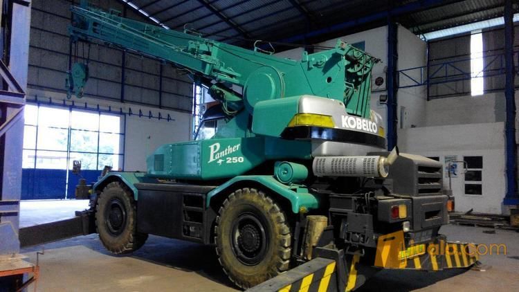 Rafter Crane 25 Ton Kobelco di Gresik