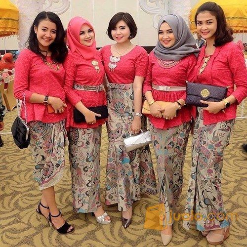 ANEKA BUSANA WANITA PENJAHIT WANITA DI SURABAYA