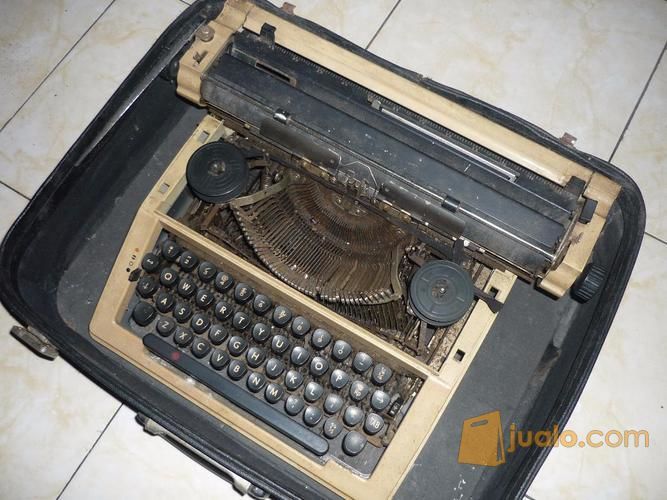 Mesin Ketik Manual Kuno