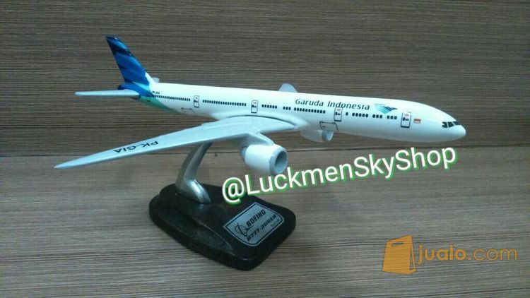 miniatur pesawat GARUDA 777-300ER