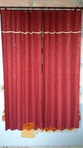 gorden minimalis merah 200 x 100