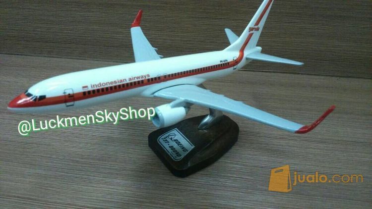 miniatur pesawat garuda indonesia orens