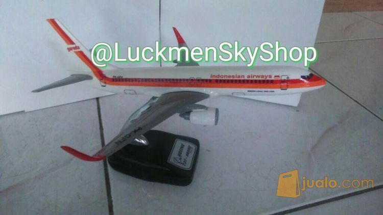 miniatur pesawat garuda indonesia orens