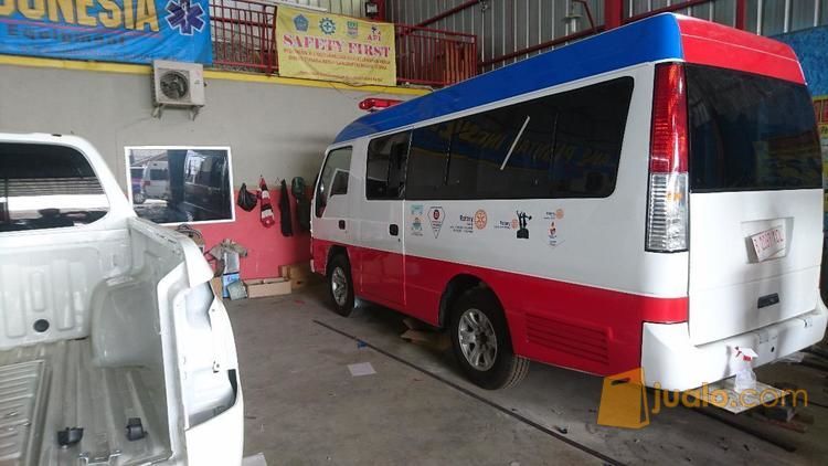 Ambulance Isuzu Elf NHR 55