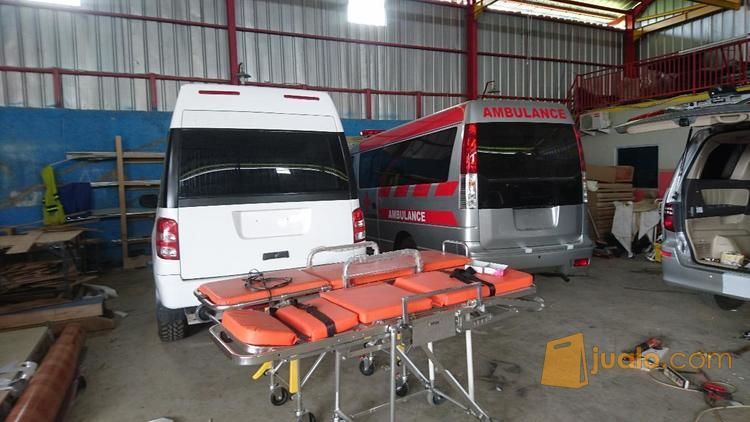 Ambulance Isuzu Elf NHR 55