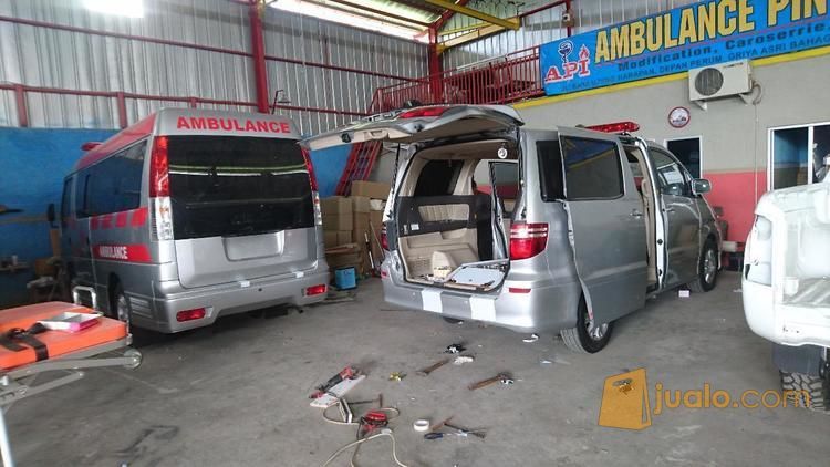 Ambulance Isuzu Elf NHR 55