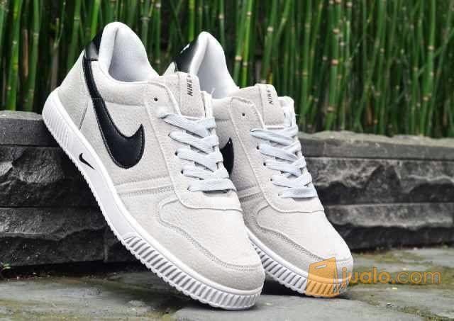 Sepatu Nike SB Suede