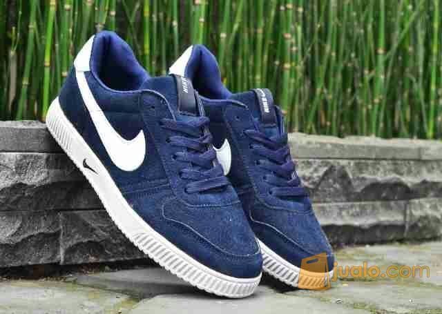 Sepatu Nike SB Suede