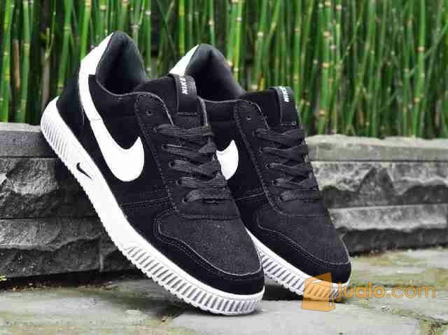 Sepatu Nike SB Suede