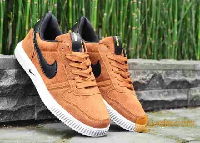 Sepatu Nike SB Suede