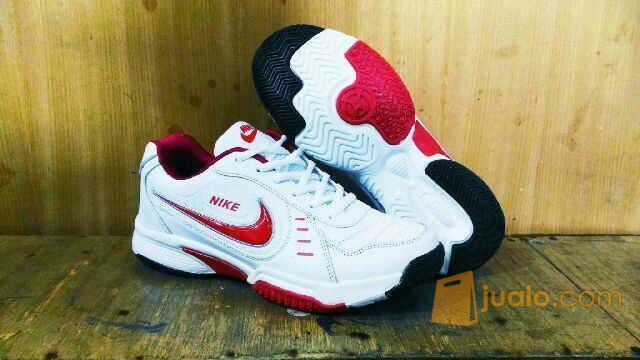 SALE SEPATU SPORT OLAHRAGA COWOK NIKE TENIS
