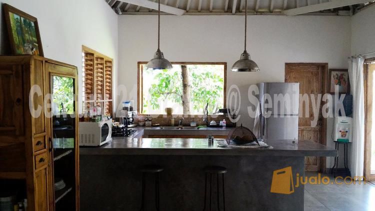 Di Jual Villa Dengan Panorama Sawah di Padang Tawang Canggu Bali