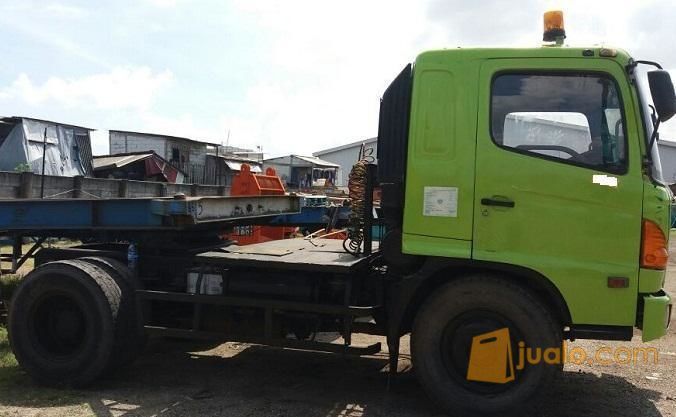 Dijual HINO LOHAN HEAD TRUCK ENGKEL 2009 & 2010