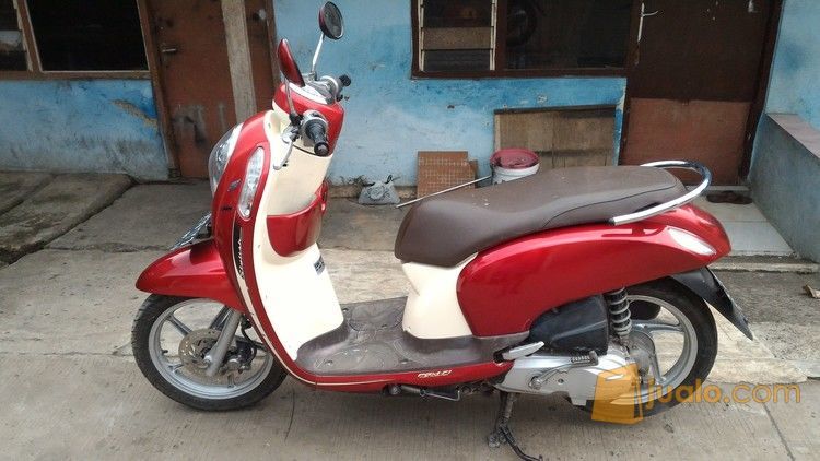 Honda Scoopy fi injection tahun 2014 warna merah kuning muda