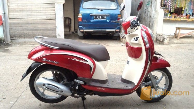 Honda Scoopy fi injection tahun 2014 warna merah kuning muda