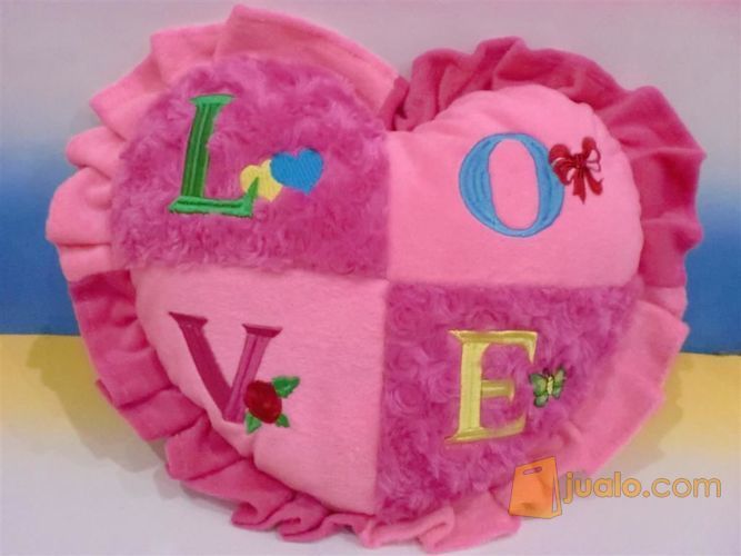 Bantal Love - L O V E - Warna Pink Terang Pink Muda