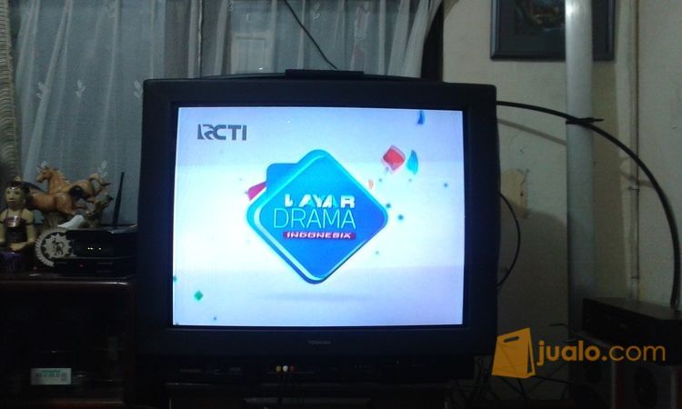 dijual tv. tabung 32" inc Toshiba blac kondisi normal siap tayang