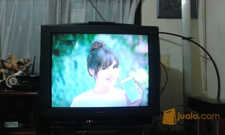 dijual tv. tabung 32" inc Toshiba blac kondisi normal siap tayang
