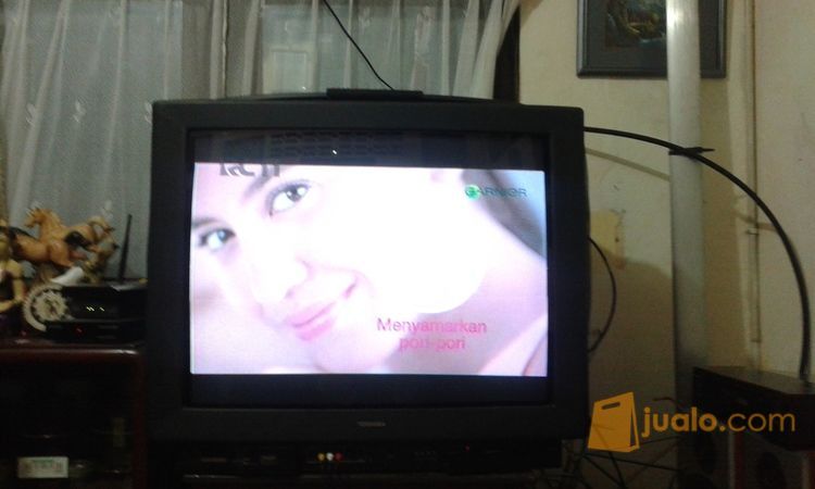 dijual tv. tabung 32" inc Toshiba blac kondisi normal siap tayang