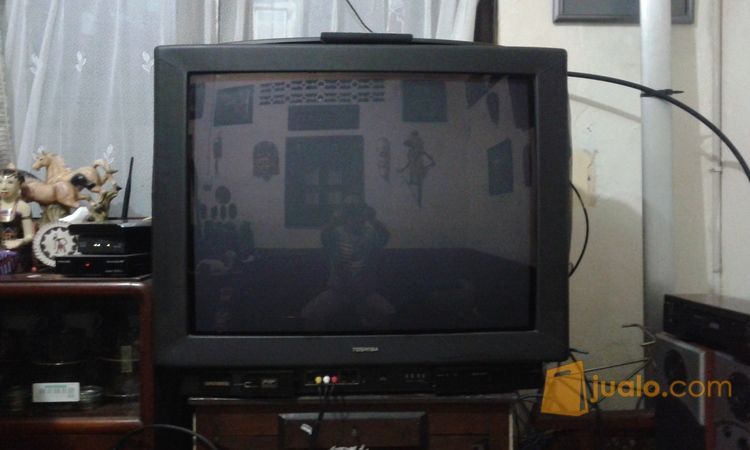 dijual tv. tabung 32" inc Toshiba blac kondisi normal siap tayang