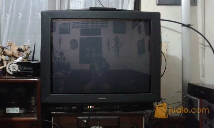 dijual tv. tabung 32" inc Toshiba blac kondisi normal siap tayang