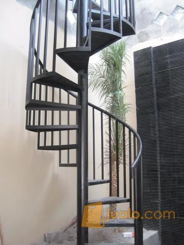 Tangga Putar Besi ( Tangga Spiral )