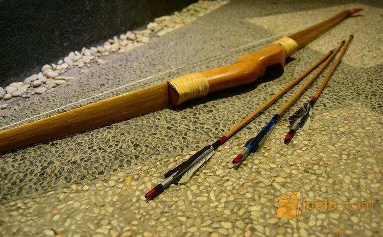 BUSUR DAN ANAK PANAH ( PANAHAN TRADISIONAL )