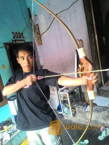 BUSUR DAN ANAK PANAH ( PANAHAN TRADISIONAL )