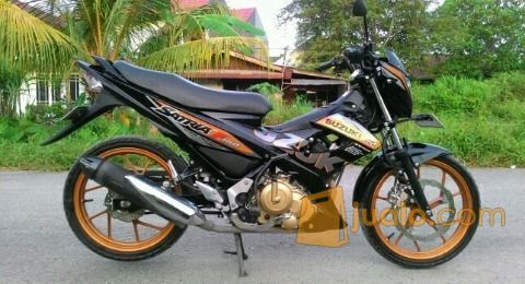 Motor suzuki satria fu 150 cc tahun 2015 hitam