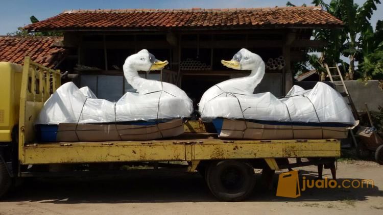 Sepeda Air kapasitas 2 orang