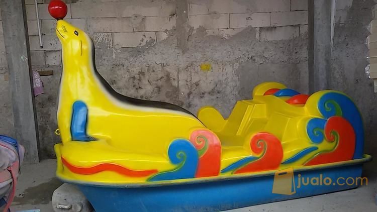 Sepeda Air kapasitas 2 orang